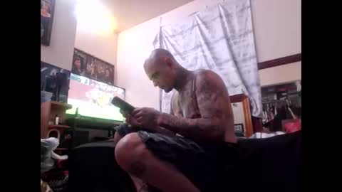 gnasty83 online show from December 1, 2025, 4:06 am