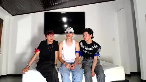 THOMAS AND DAMIAND online show from October 15, 2025, 5:46 pm