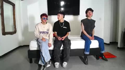 THOMAS AND DAMIAND online show from October 22, 2025, 6:07 pm