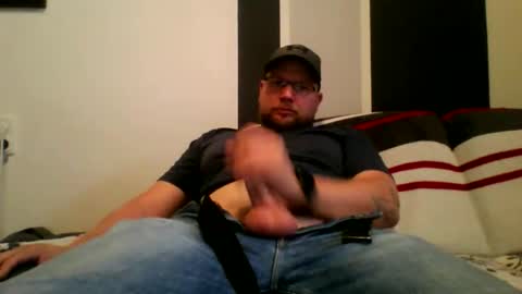 gnik_labinnah online show from September 11, 2025, 1:22 pm