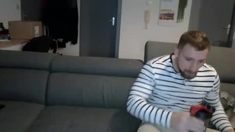Snapshot of gnl_ chatting on December 22, 2025, 5:54 pm gnl_ online show from December 22, 2025, 5:54 pm