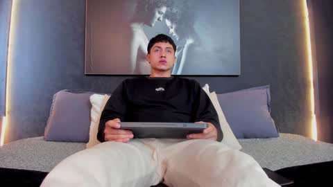 Snapshot of god_of_olympus1 chatting on December 12, 2024, 1:06 pm steven online show from December 12, 2024, 1:06 pm