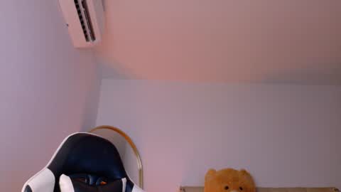 Ariluz online show from July 6, 2026, 12:29 am