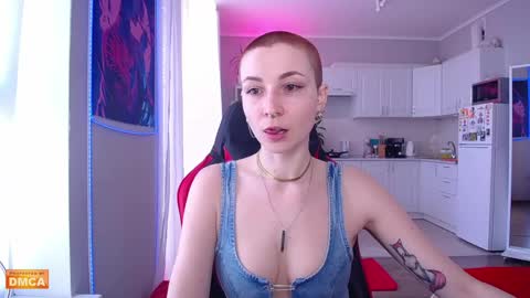 Elpis Foxter online show from May 4, 2026, 10:33 am
