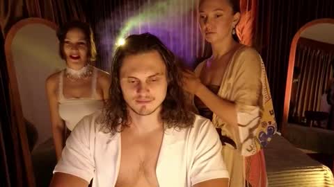   330 UTC2 girls   online show from November 22, 2025, 3:38 am