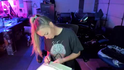 Patricia Mars           Goddess of Mars twitter thegoddessmindy online show from October 23, 2025, 2:38 pm