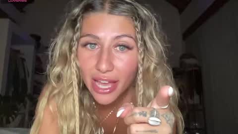 Snapshot of goddessdove chatting on May 31, 2026, 12:01 pm GoddessDove online show from May 31, 2026, 12:01 pm