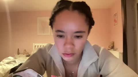 Snapshot of goddesselxo chatting on April 6, 2026, 9:27 pm Goddess L online show from April 6, 2026, 9:27 pm