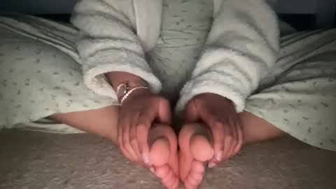 Snapshot of goddesselxo chatting on April 26, 2026, 7:22 pm Goddess L online show from April 26, 2026, 7:22 pm