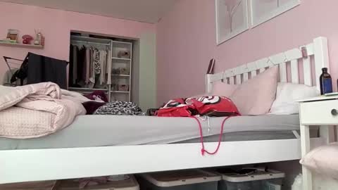 Snapshot of goddesselxo chatting on May 27, 2026, 5:43 pm Goddess L online show from May 27, 2026, 5:43 pm