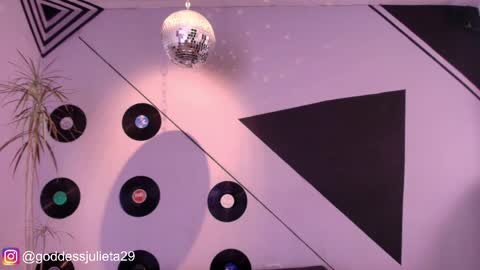 Julieta online show from April 3, 2026, 7:01 pm