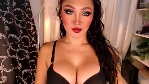Snapshot of goddessquinnie chatting on October 13, 2025, 12:21 am quinnie online show from October 13, 2025, 12:21 am