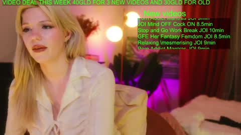 Snapshot of goddesssherry00 chatting on December 15, 2024, 8:36 pm Goddess Sherry online show from December 15, 2024, 8:36 pm