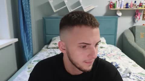 Golden boyyy21 online show from November 7, 2025, 12:38 pm