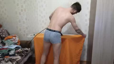 Golden boyyy21 online show from January 12, 2026, 5:18 pm