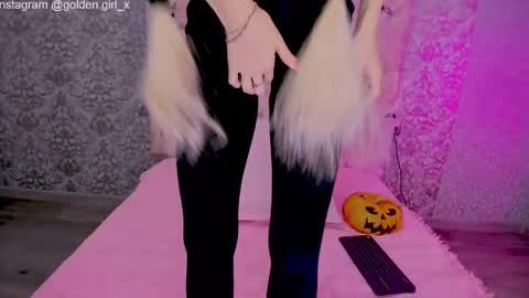 golden girl   online show from November 3, 2025, 2:02 am