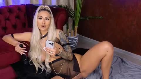 GoldenAmberX online show from February 11, 2025, 8:48 am