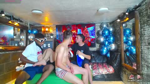 GOLDENJOI online show from December 21, 2024, 4:14 pm