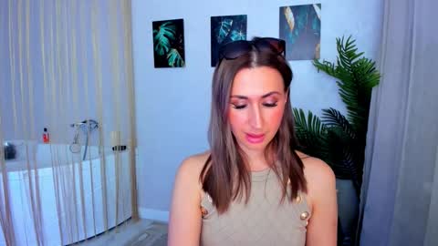 Olivia online show from November 7, 2025, 7:36 pm