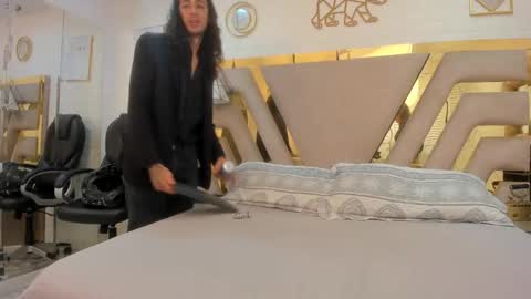 goldentemptation_ online show from April 10, 2026, 5:17 pm