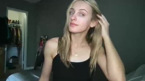 goodgirlliv online show from September 22, 2025, 11:40 pm