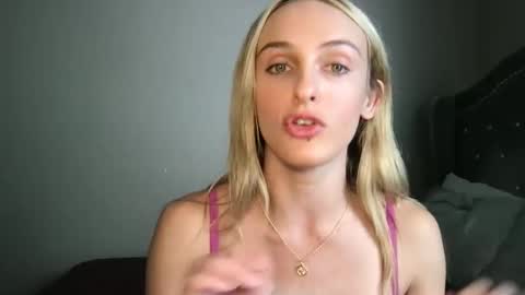 goodgirlliv online show from September 29, 2025, 9:52 pm