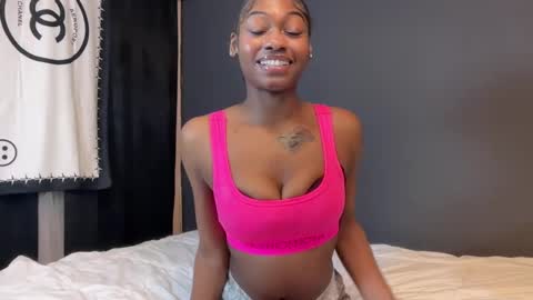 Nyla online show from September 20, 2025, 2:45 am