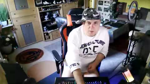 Snapshot of google5001 chatting on October 2, 2025, 3:41 pm google5001 online show from October 2, 2025, 3:41 pm