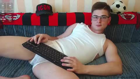 Snapshot of gordonhunt chatting on May 4, 2026, 8:43 am Gordon Hunt online show from May 4, 2026, 8:43 am