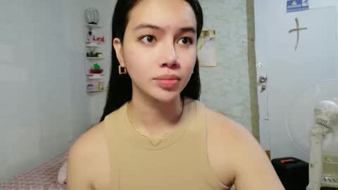 geneviev online show from April 19, 2026, 8:35 am