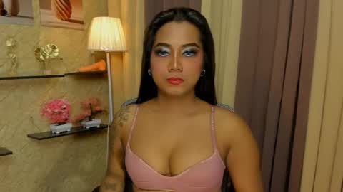 Snapshot of gorgeous_dark_luna chatting on May 13, 2026, 5:21 pm RIANA online show from May 13, 2026, 5:21 pm