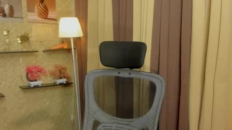 Snapshot of gorgeous_dark_luna chatting on June 2, 2026, 6:21 pm RIANA online show from June 2, 2026, 6:21 pm