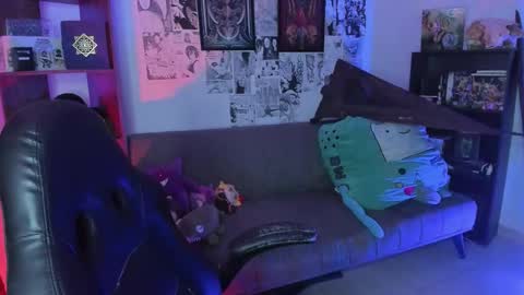 Snapshot of goth_stein chatting on October 21, 2025, 1:28 am Engel Please help me to reach 50 thumbs up online show from October 21, 2025, 1:28 am