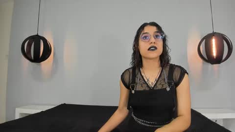 Snapshot of gothictemptress_ chatting on January 2, 2025, 4:24 pm karen online show from January 2, 2025, 4:24 pm