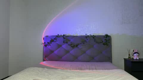 Snapshot of gracefulcharm_ chatting on April 21, 2026, 10:23 pm Daria online show from April 21, 2026, 10:23 pm