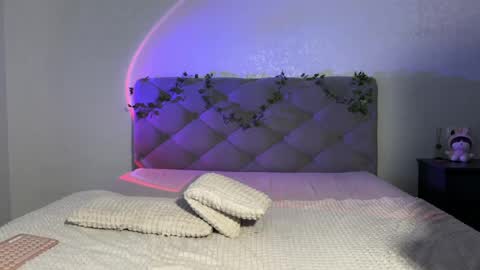 Snapshot of gracefulcharm_ chatting on May 15, 2026, 11:01 pm Daria online show from May 15, 2026, 11:01 pm