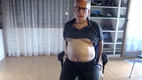 Snapshot of grandpach chatting on November 15, 2025, 2:35 pm grandpach online show from November 15, 2025, 2:35 pm