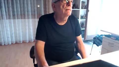 Snapshot of grandpach chatting on March 21, 2026, 11:26 am grandpach online show from March 21, 2026, 11:26 am