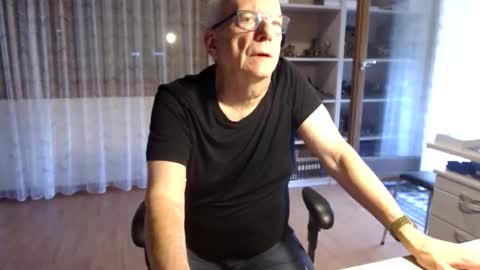 Snapshot of grandpach chatting on May 27, 2026, 6:21 am grandpach online show from May 27, 2026, 6:21 am
