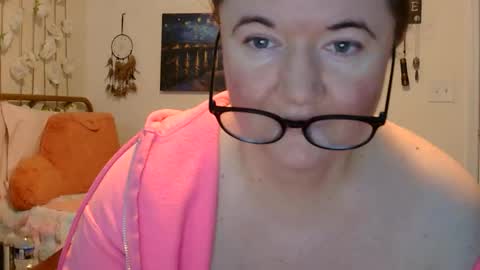Snapshot of grateful42day chatting on May 18, 2026, 1:28 pm grateful42day online show from May 18, 2026, 1:28 pm