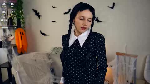 Lillian online show from October 31, 2025, 5:30 am