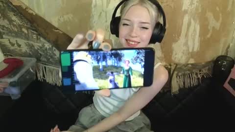 graylovescookies online show from December 2, 2024, 8:22 pm