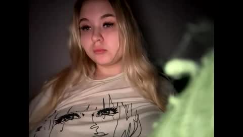 Lina 3 online show from April 21, 2026, 7:06 pm