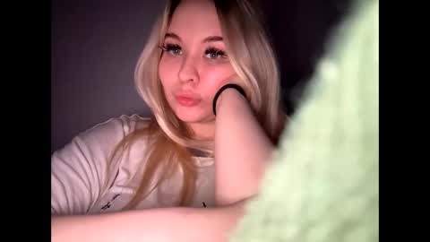 Lina 3 online show from April 22, 2026, 5:58 pm