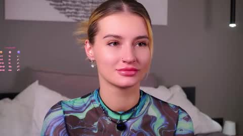 Kelly online show from November 12, 2025, 1:55 pm