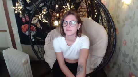 Lina online show from October 14, 2025, 9:54 am