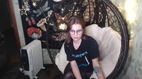 Lina online show from November 6, 2025, 5:25 pm