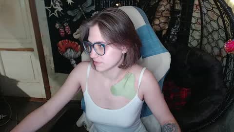 Snapshot of greenwitch9 chatting on April 9, 2026, 2:22 pm Lina online show from April 9, 2026, 2:22 pm