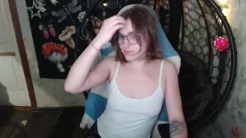 Snapshot of greenwitch9 chatting on April 11, 2026, 12:20 pm Lina online show from April 11, 2026, 12:20 pm