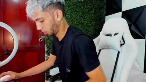 gregori_latin19 online show from October 28, 2025, 11:36 am